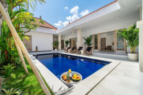 Luxury Brand-New Private Villa with Huge Pool in Canggu Best Location